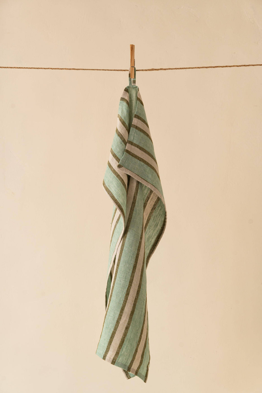 Elegant Striped Linen Kitchen Towel